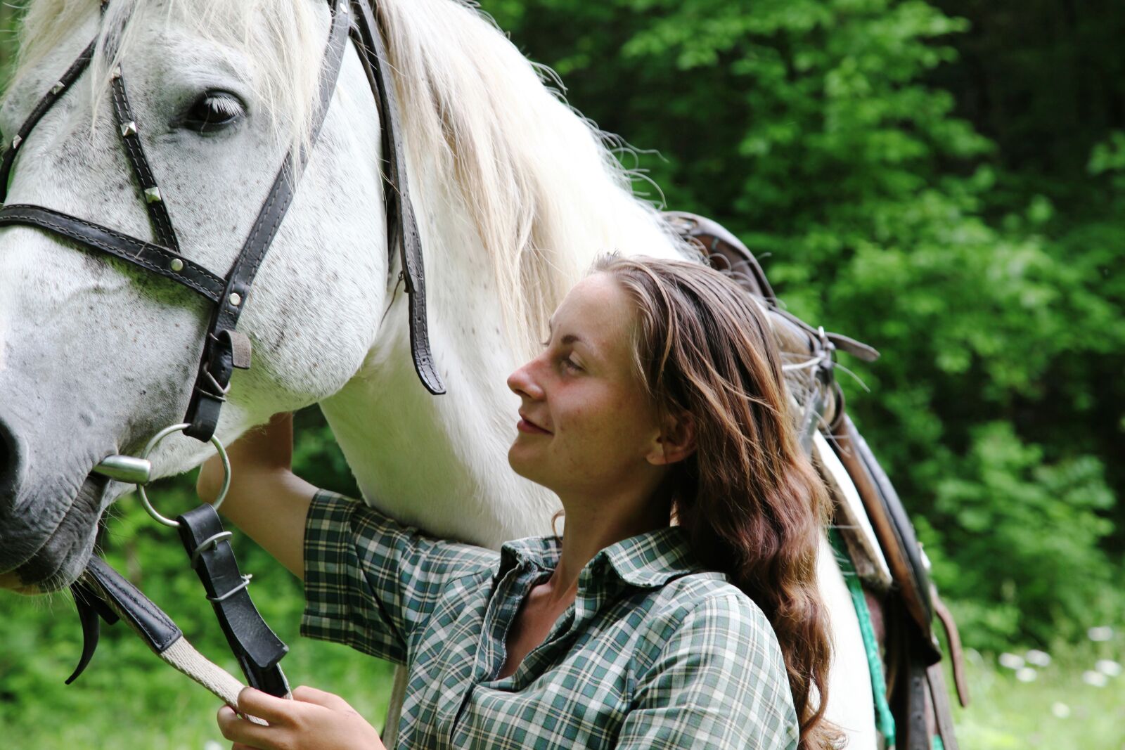 Canon EOS 5D Mark II sample photo. Horse, girl, friendship photography