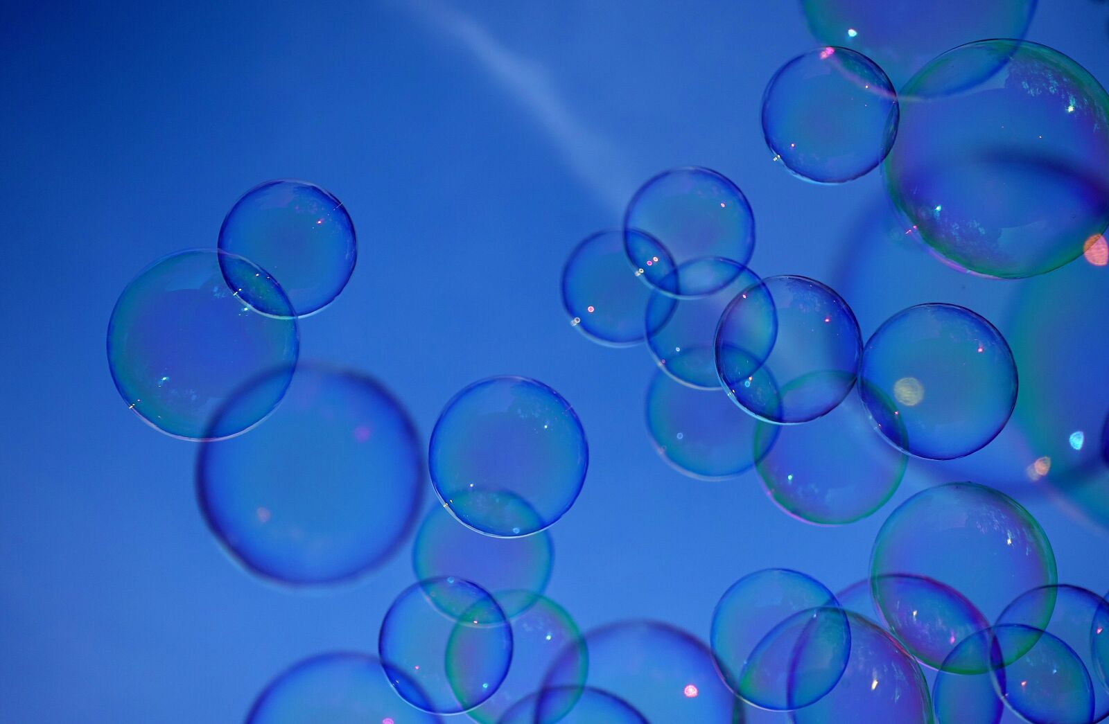 Sony DSC-RX100M5 sample photo. Soap bubbles, colorful, flying photography