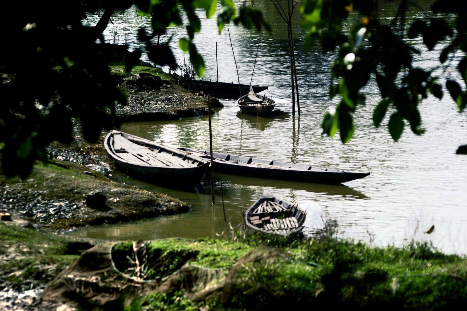 Canon EOS 20D sample photo. Gipsy, boat, river photography
