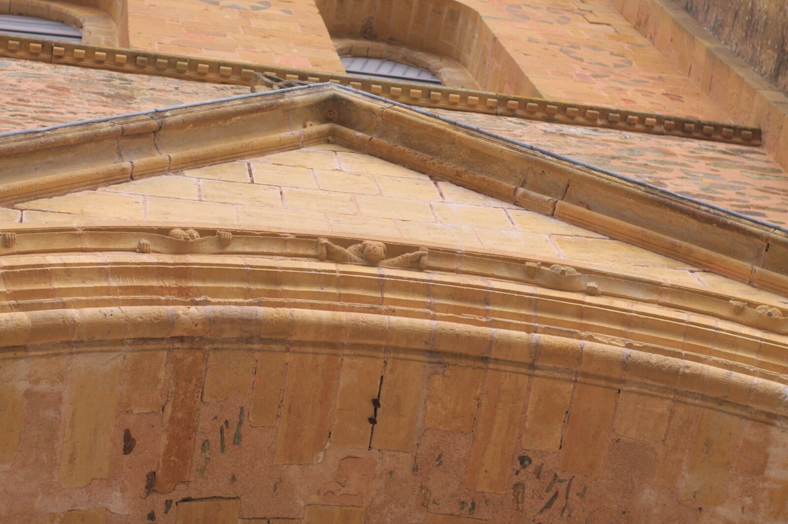 Canon EOS 1100D (EOS Rebel T3 / EOS Kiss X50) sample photo. Curious, medieval, conques photography