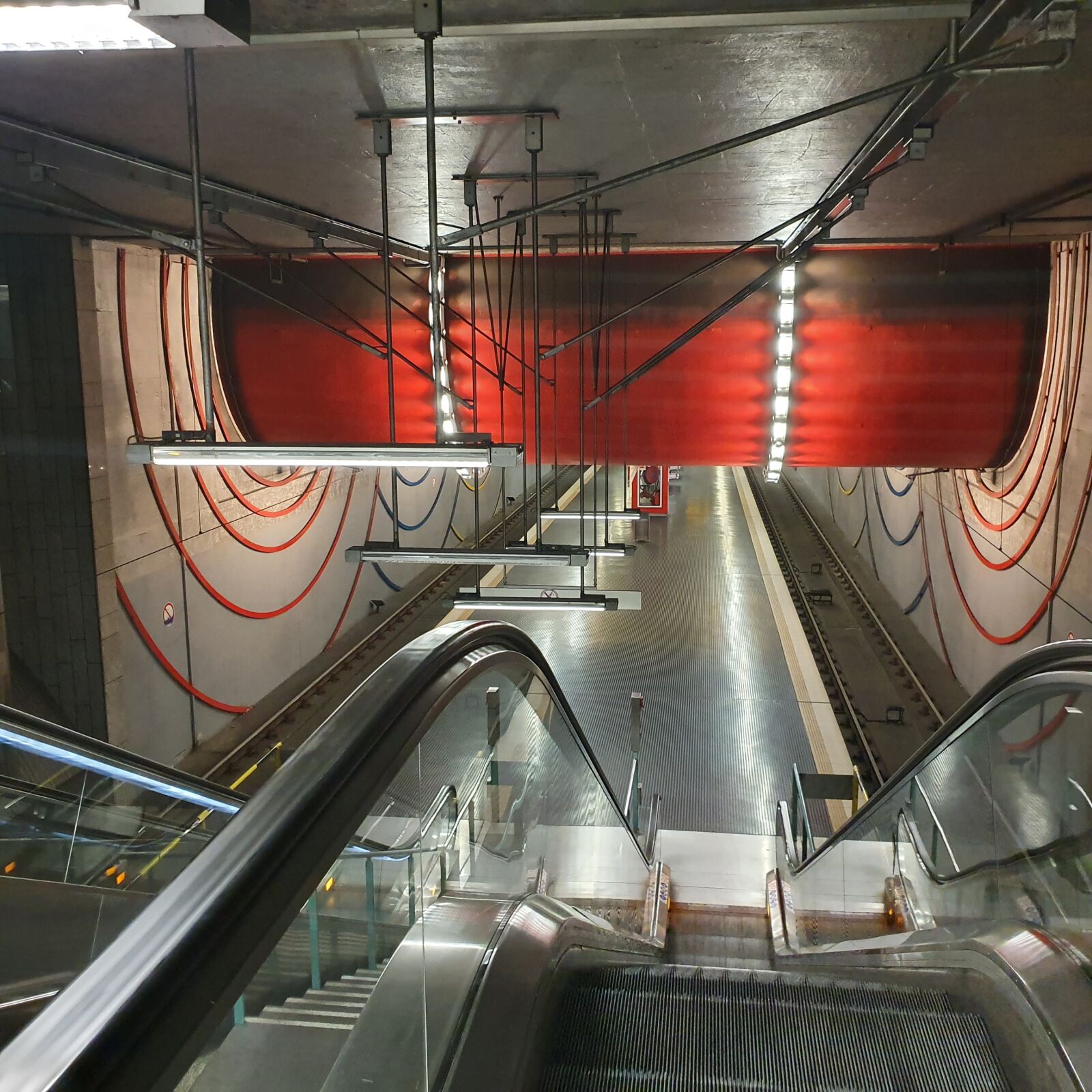 Samsung Galaxy S10 sample photo. Metro, ubahn, traffic photography