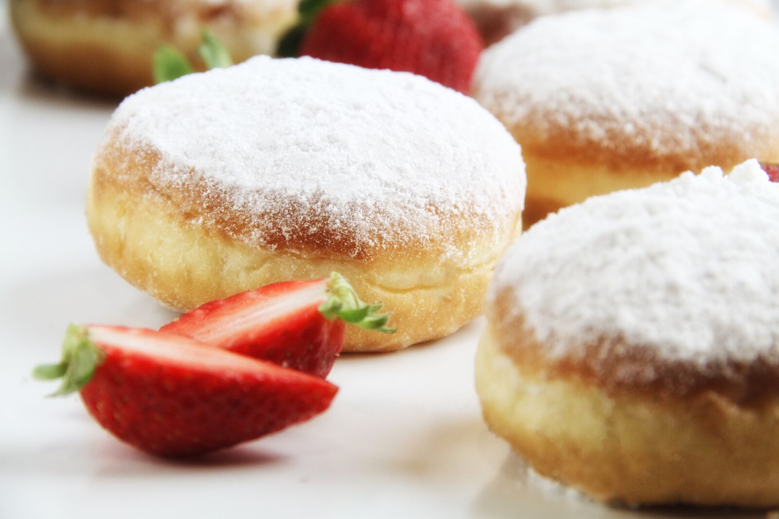 Canon EOS 7D sample photo. Donuts, strawberry, sweet photography