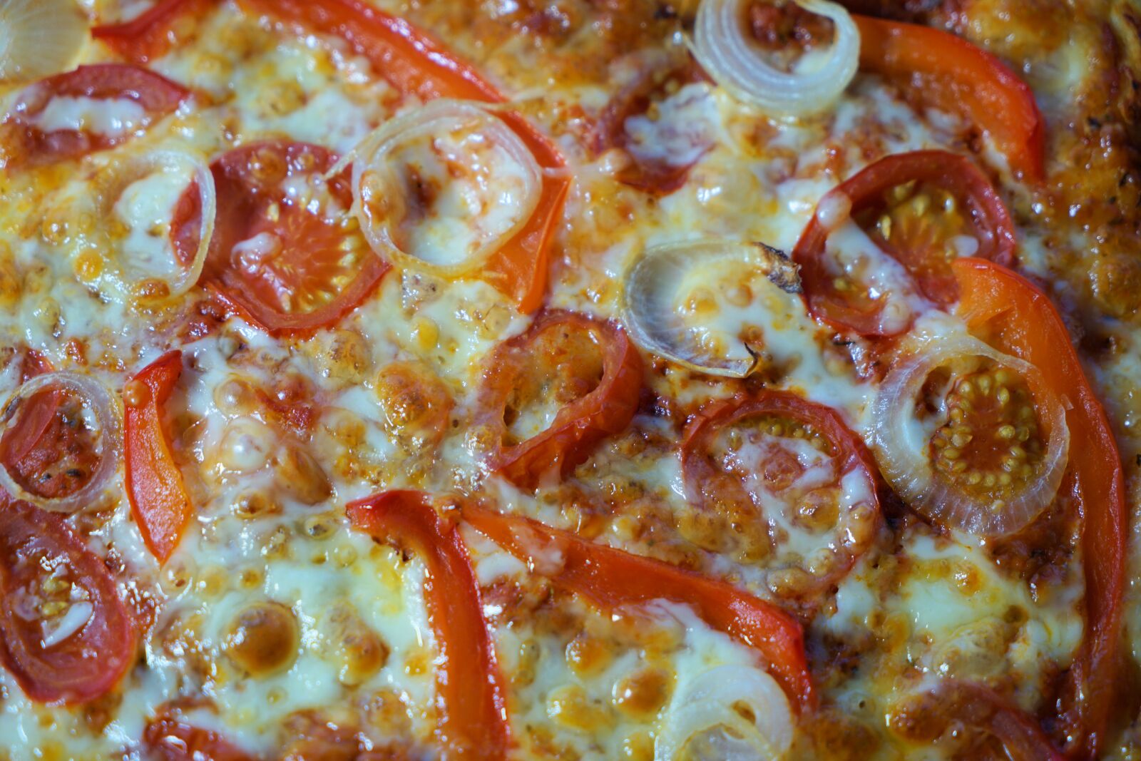 Sony a7 II + Sony Vario Tessar T* FE 24-70mm F4 ZA OSS sample photo. Pizza, fresh, italian photography