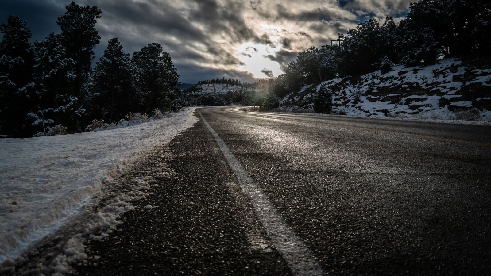 Sony a6300 + Sony E 18-200mm F3.5-6.3 OSS sample photo. Road, snow, highway photography
