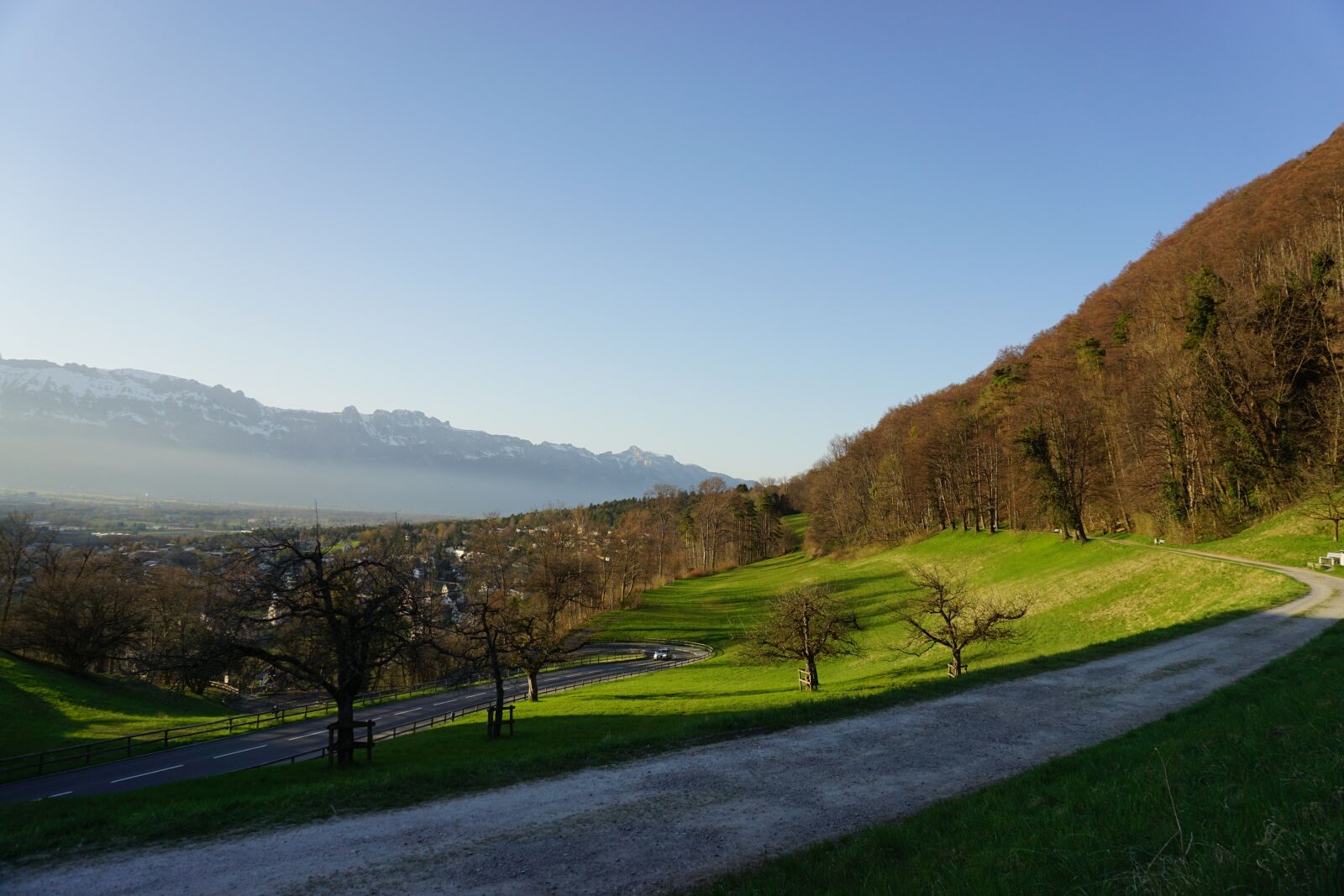 Sony E 16-50mm F3.5-5.6 PZ OSS sample photo. Nature, sunlight, landscape photography