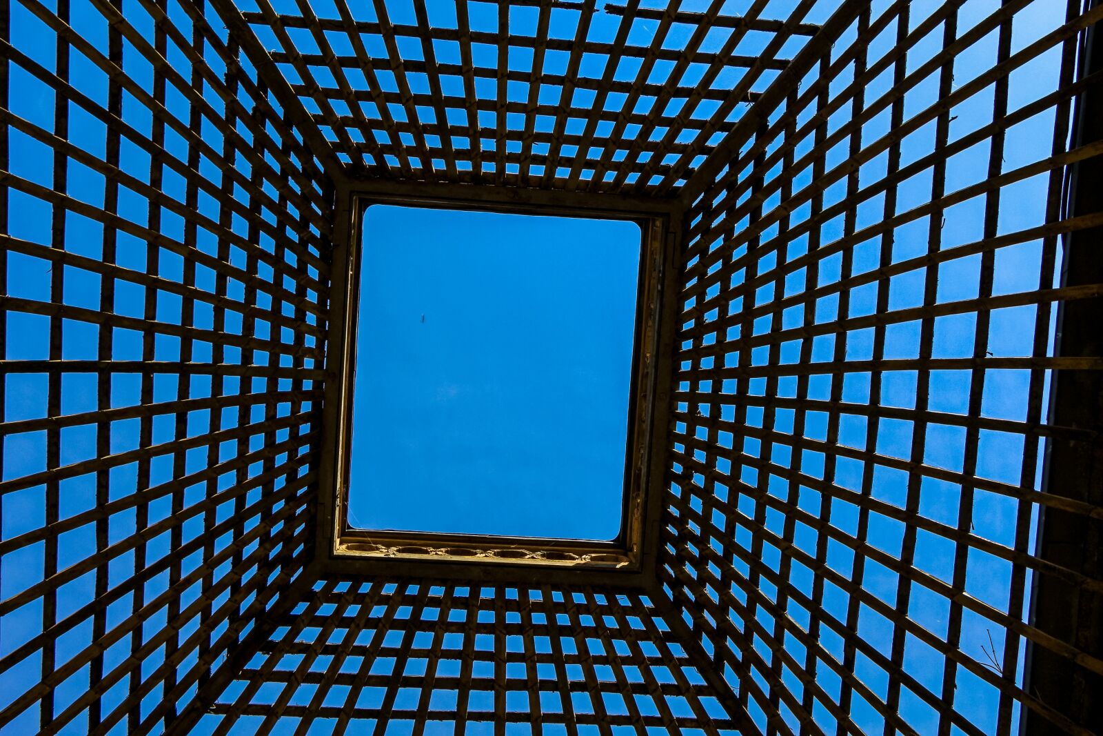 Canon EOS 650D (EOS Rebel T4i / EOS Kiss X6i) sample photo. Sky, reflection, window photography