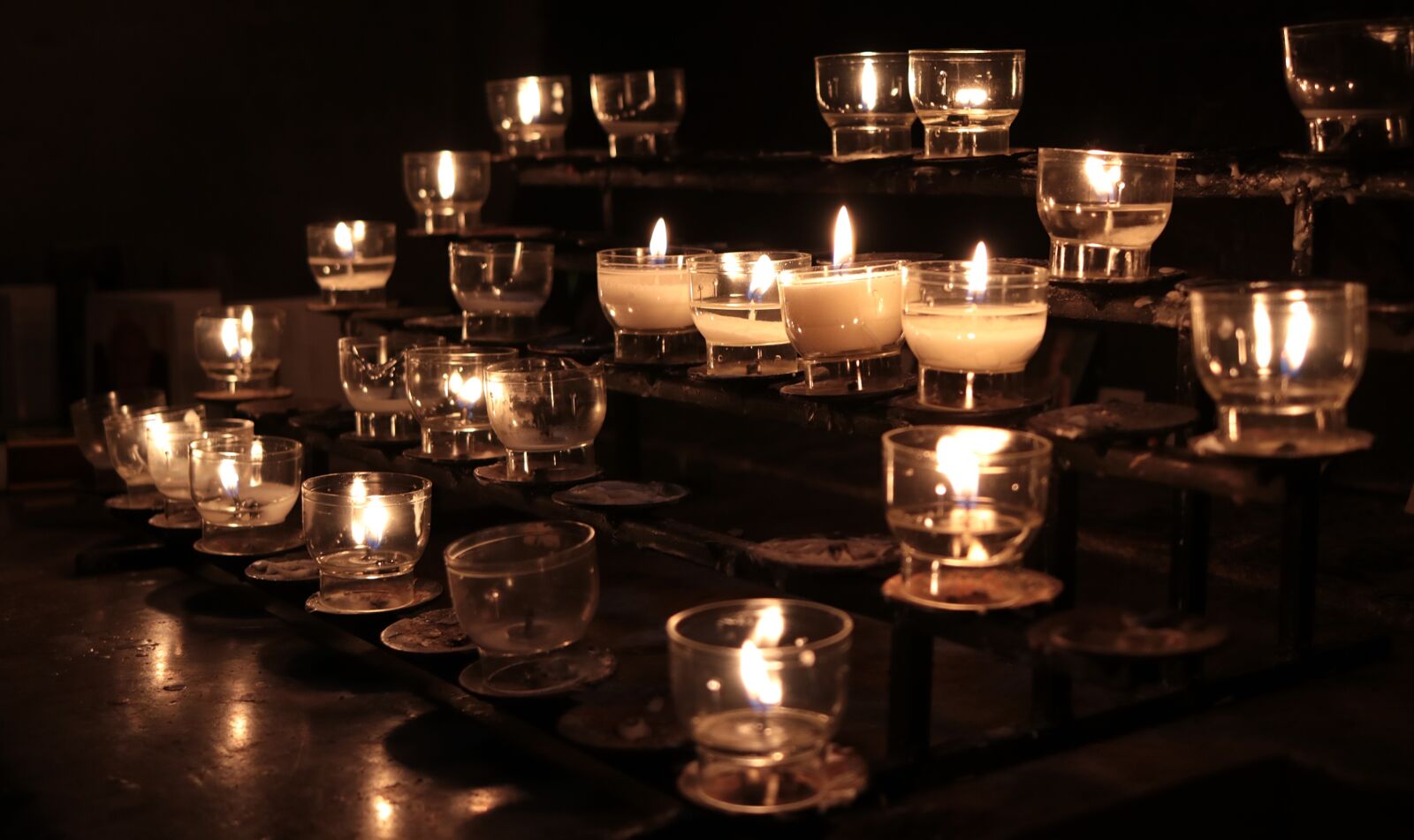 Canon EOS 80D sample photo. Candles, church, light photography