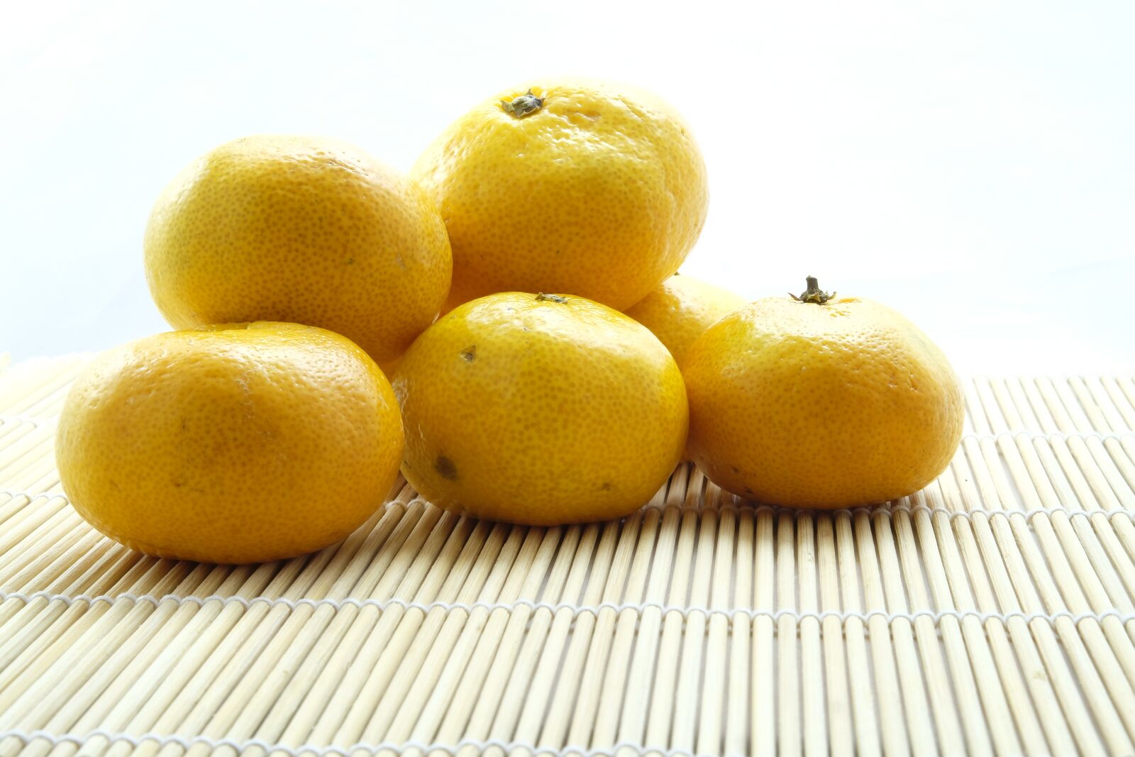 Fujifilm XF 18-55mm F2.8-4 R LM OIS sample photo. Tangerines, citrus fruit, fruit photography