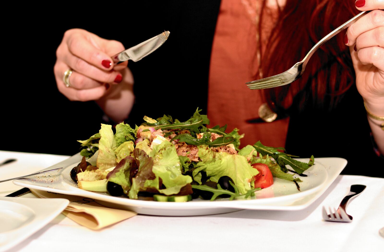 Nikon D5200 sample photo. Salad, salad plate, restaurant photography