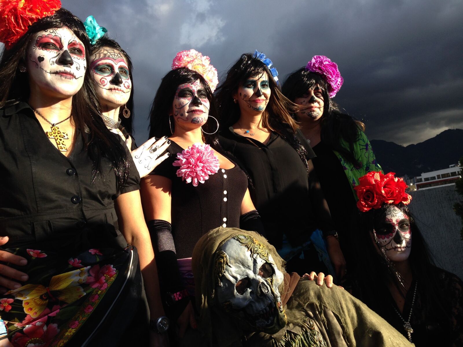 iPhone 5 back camera 4.12mm f/2.4 sample photo. Catrina, death, mexico photography