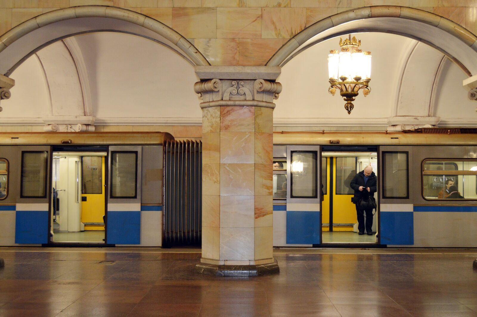 Nikon D3200 sample photo. Metro, metropolitan, train photography