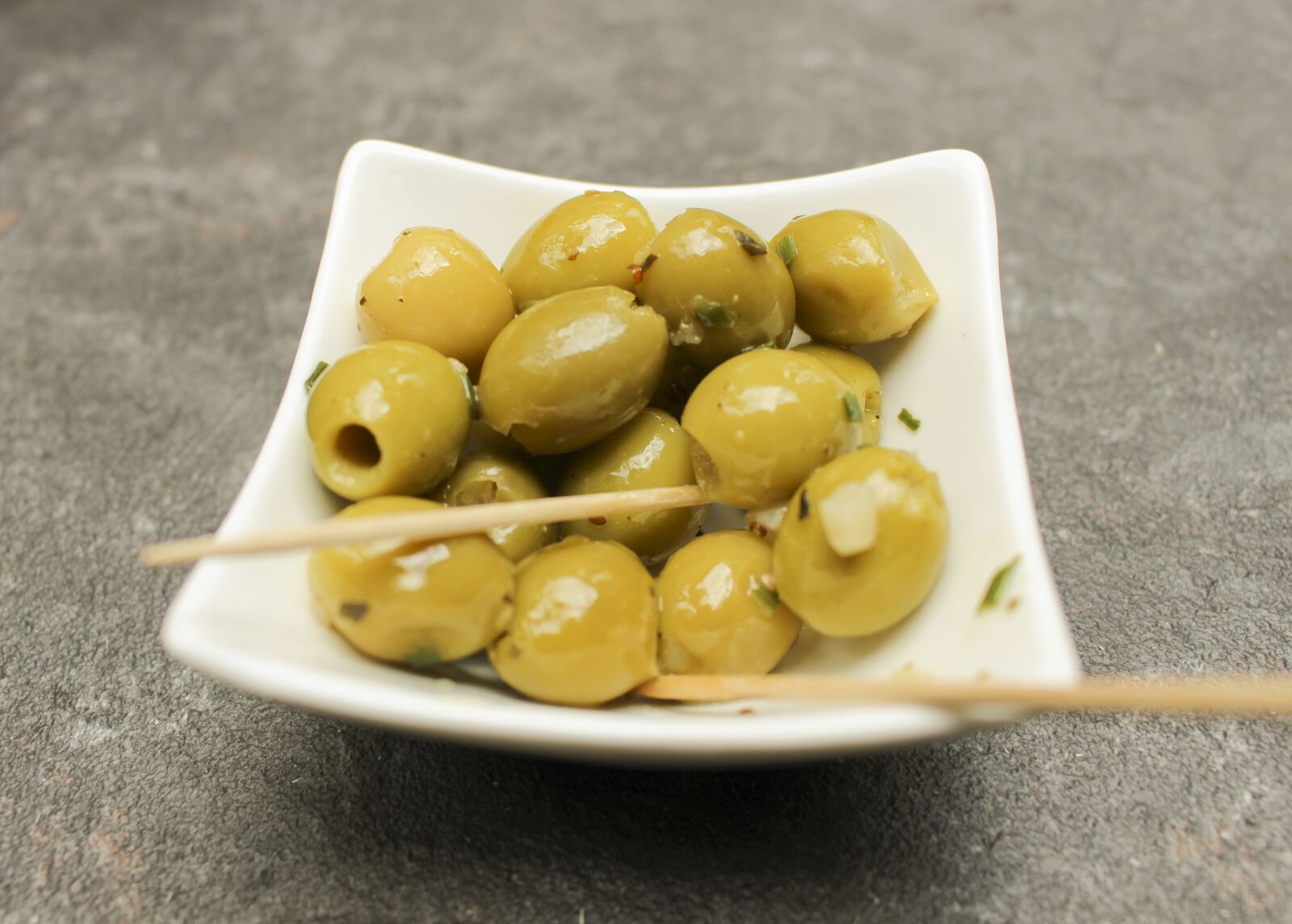 Canon EOS 100D (EOS Rebel SL1 / EOS Kiss X7) sample photo. Olive, aperitif, provence photography