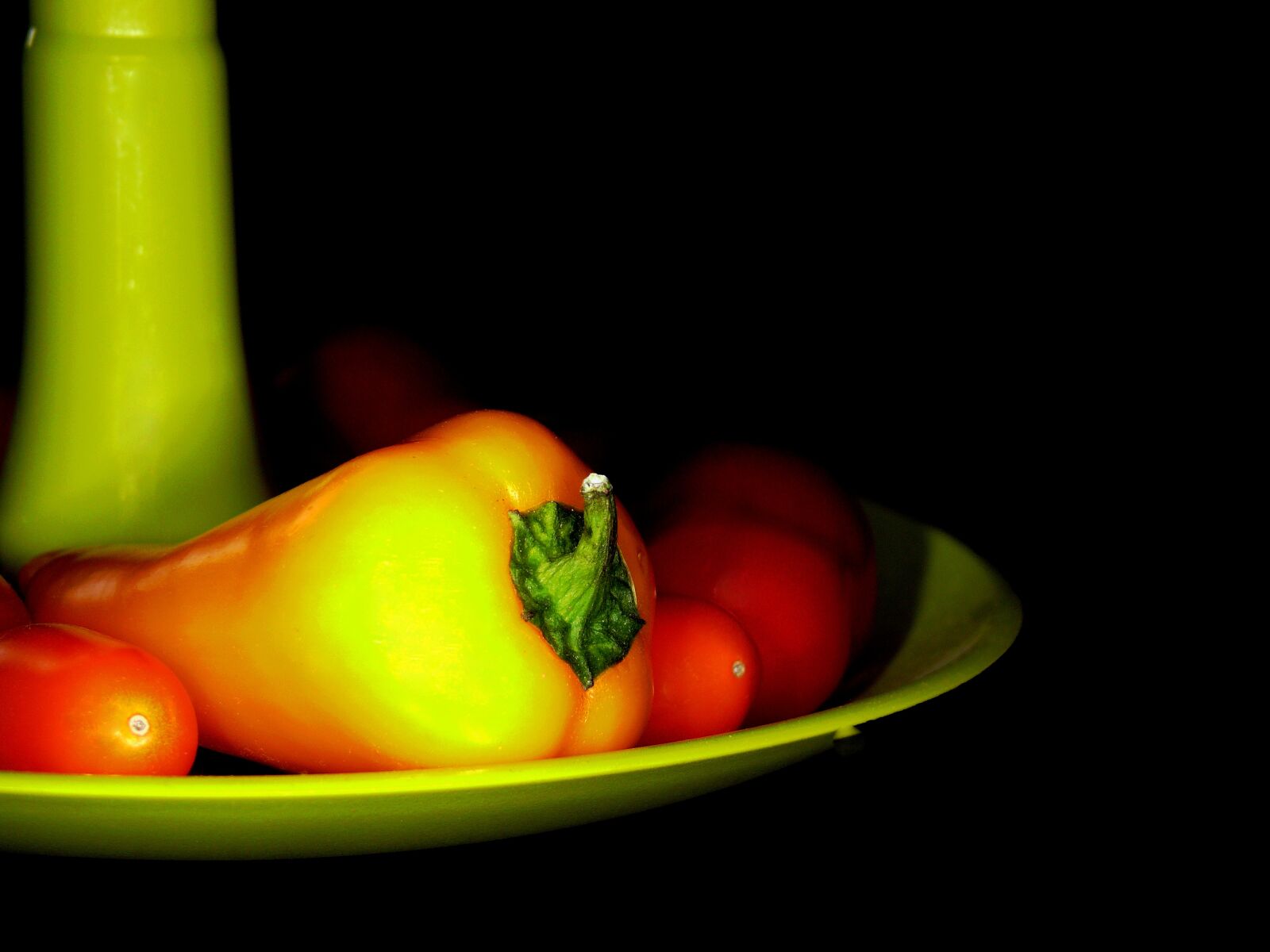 Leica V-LUX 1 sample photo. Tomatoes, paprika, vegetables photography