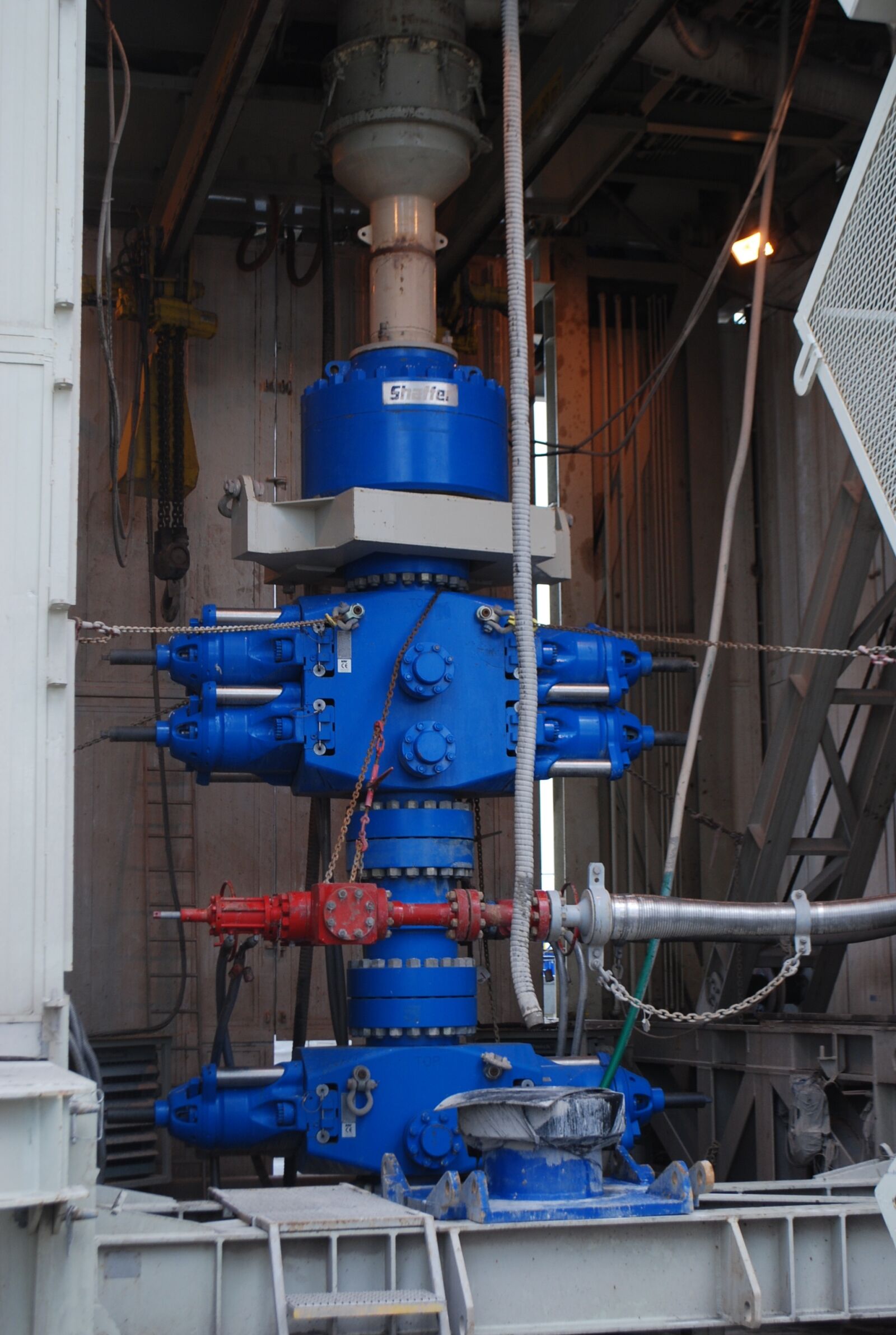 Nikon D80 sample photo. Drilling rig, head hole photography
