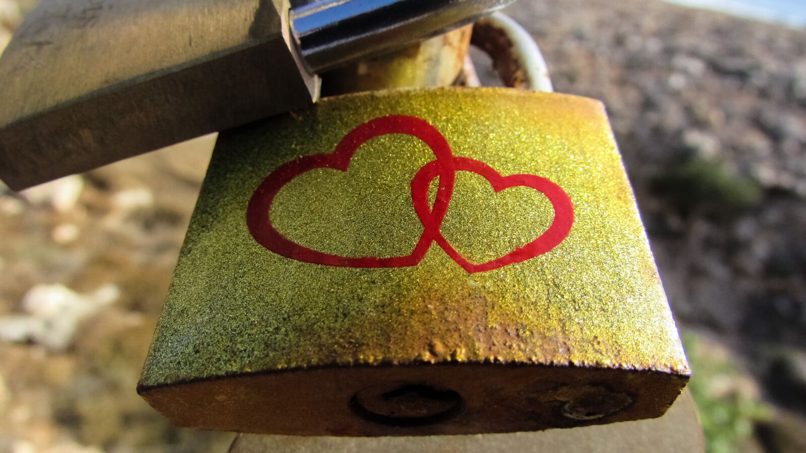 Canon PowerShot SX400 IS sample photo. Love, padlock, romance photography