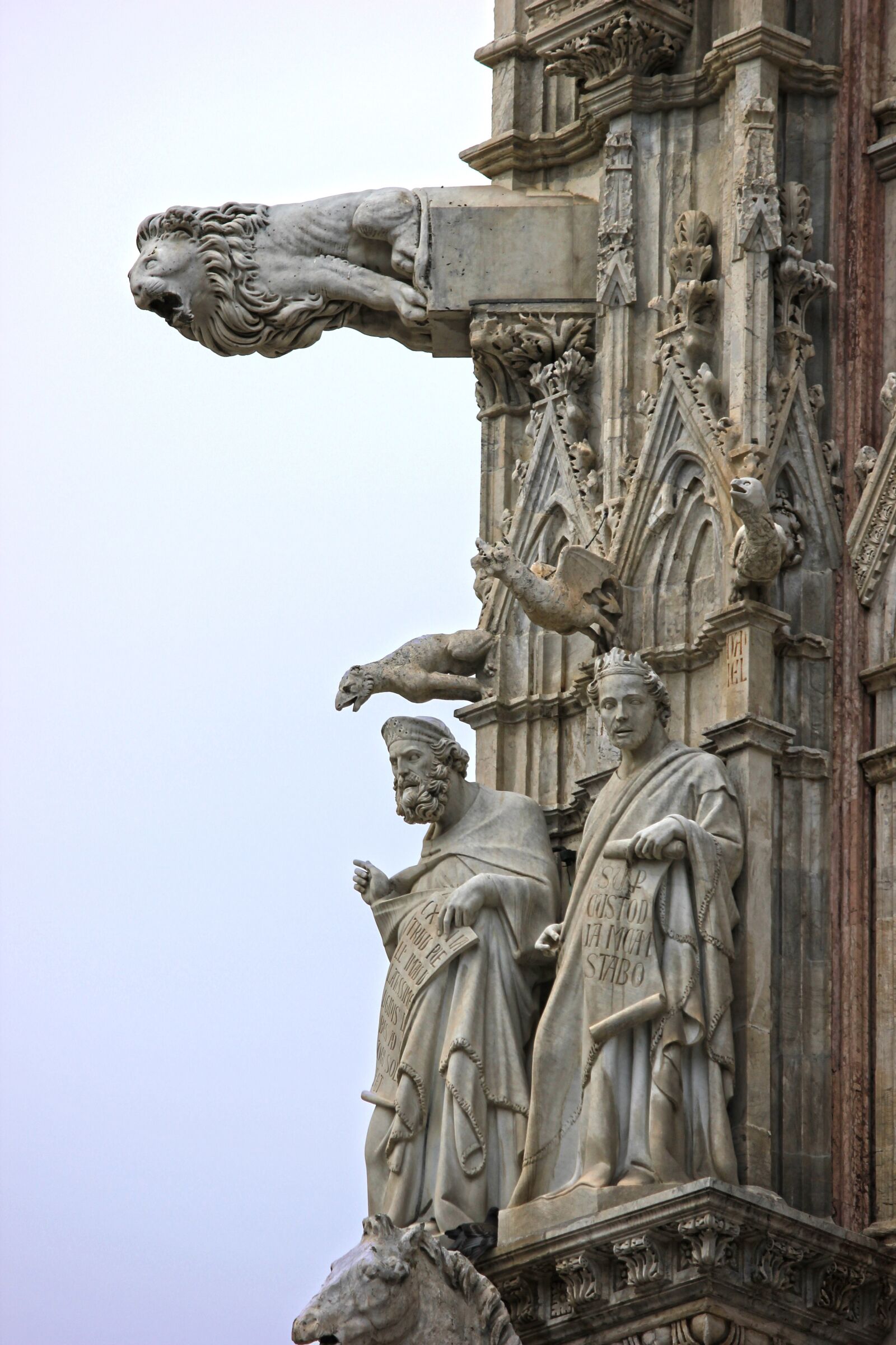 Canon EOS 550D (EOS Rebel T2i / EOS Kiss X4) sample photo. Statues, gothic, bestiary photography