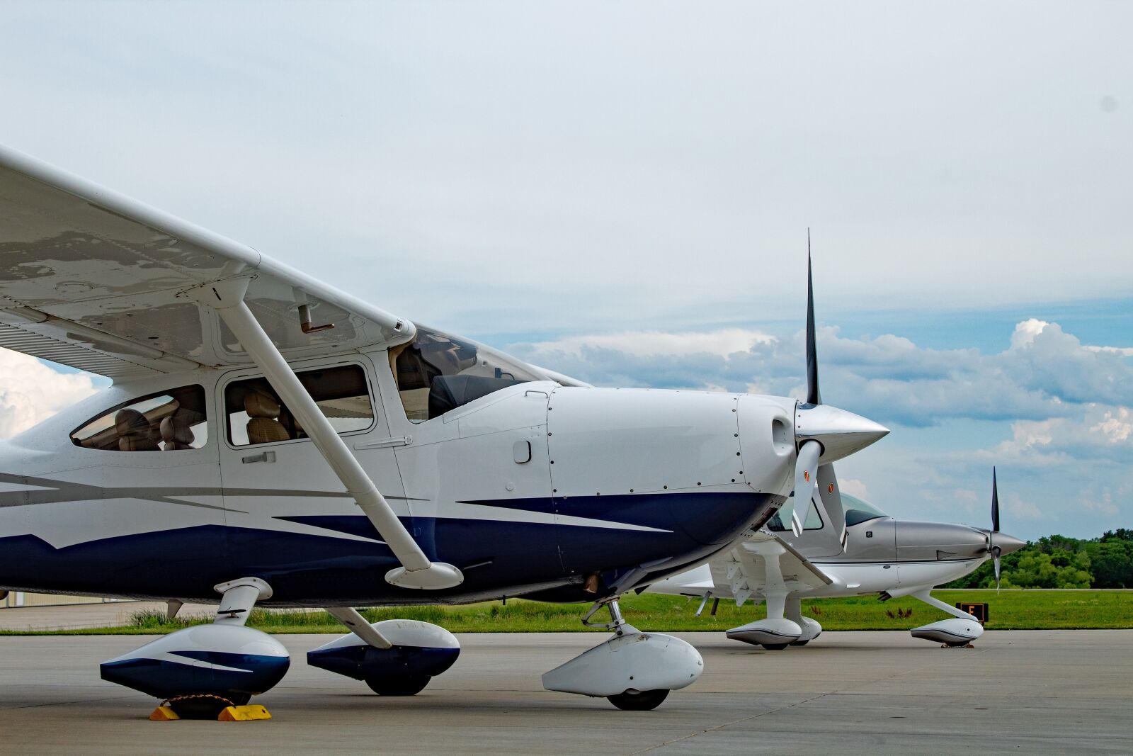 Canon EOS 1300D (EOS Rebel T6 / EOS Kiss X80) sample photo. Cessna, cirrus, plane photography