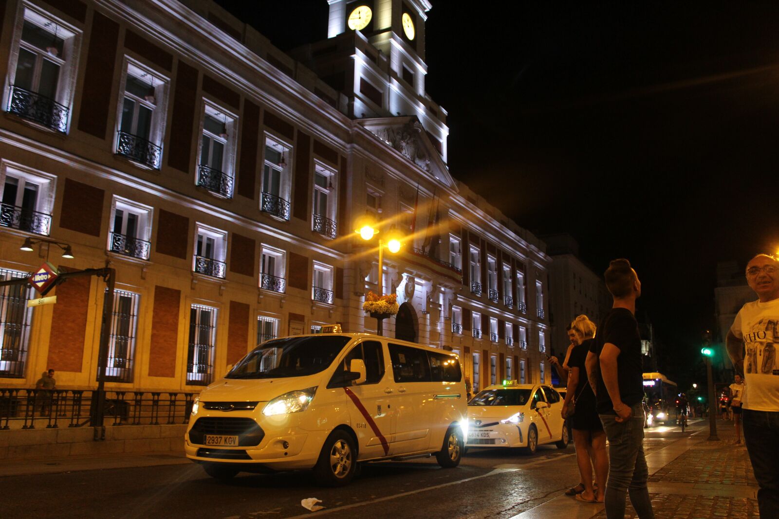 Canon EOS 4000D (EOS Rebel T100 / EOS 3000D) sample photo. Taxi, madrid, spain photography