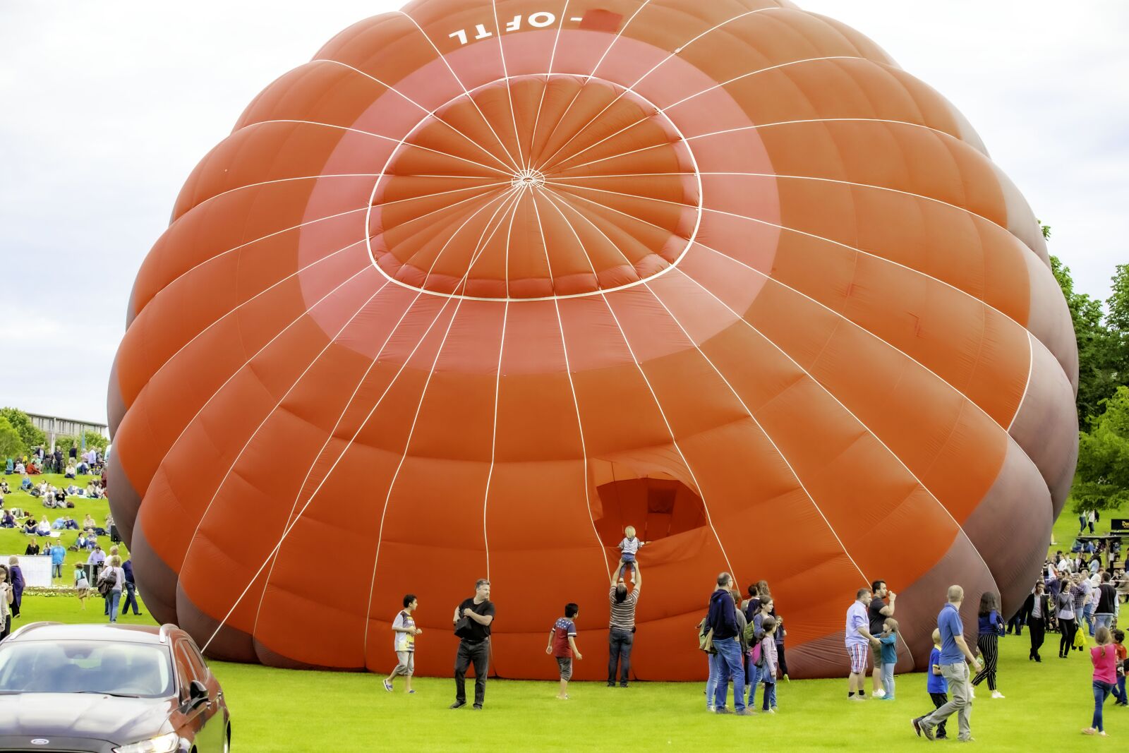 Canon EOS 6D Mark II sample photo. Balloon, field, sky photography