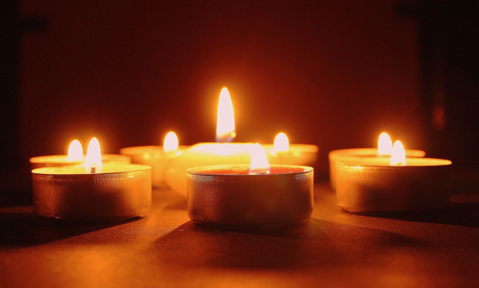 Canon EOS 1200D (EOS Rebel T5 / EOS Kiss X70 / EOS Hi) sample photo. Candles, heaters, decoration photography