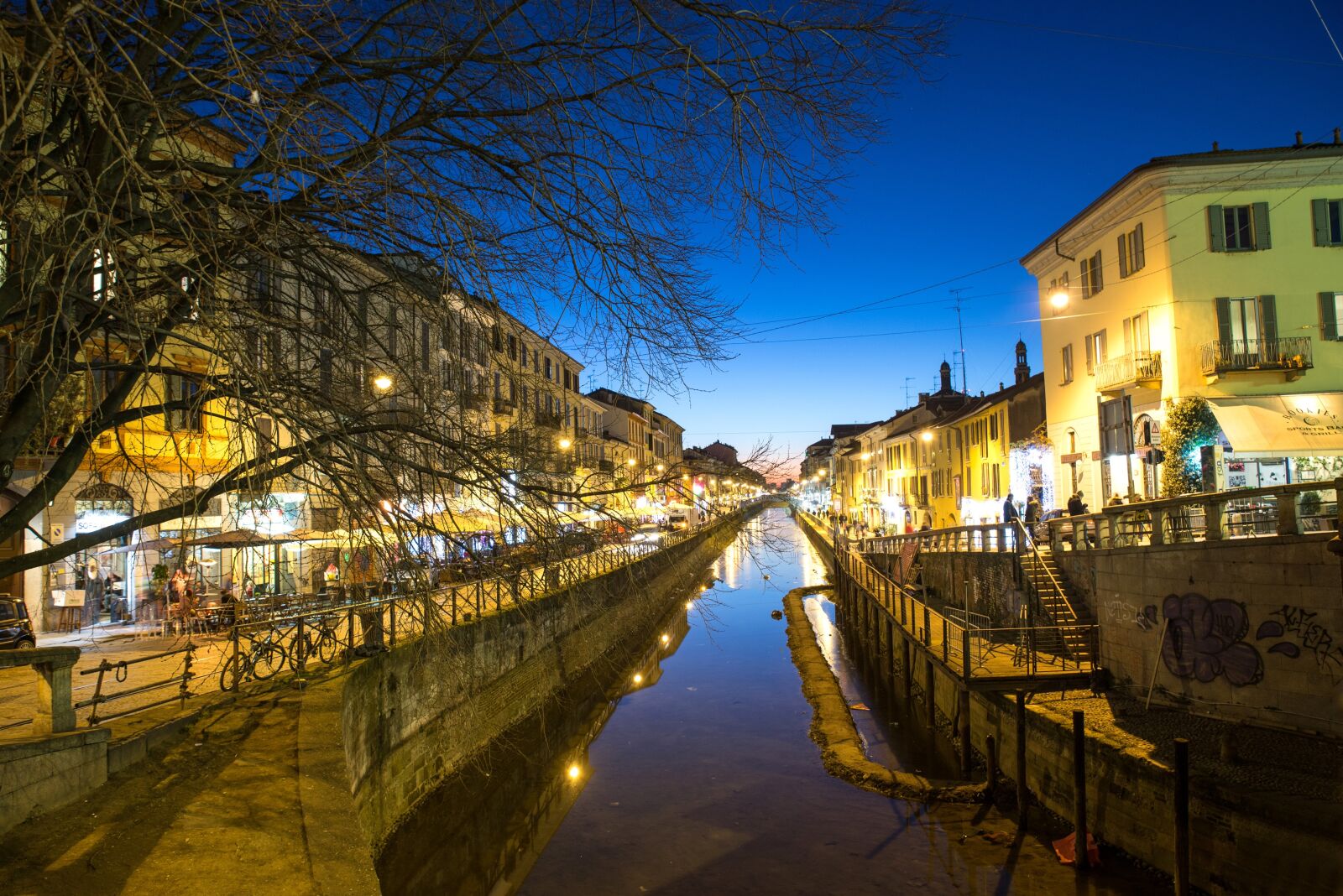 Nikon D610 sample photo. Milan, navigli, nightlife photography