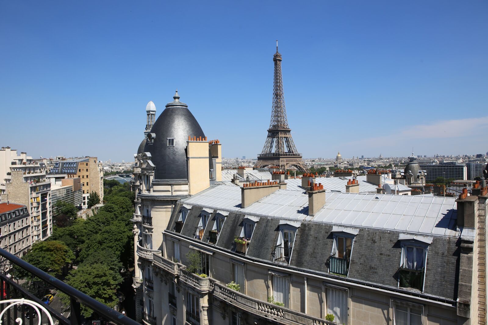 Canon EOS 6D + Canon EF 24-70mm F2.8L USM sample photo. Paris, france, roofs photography