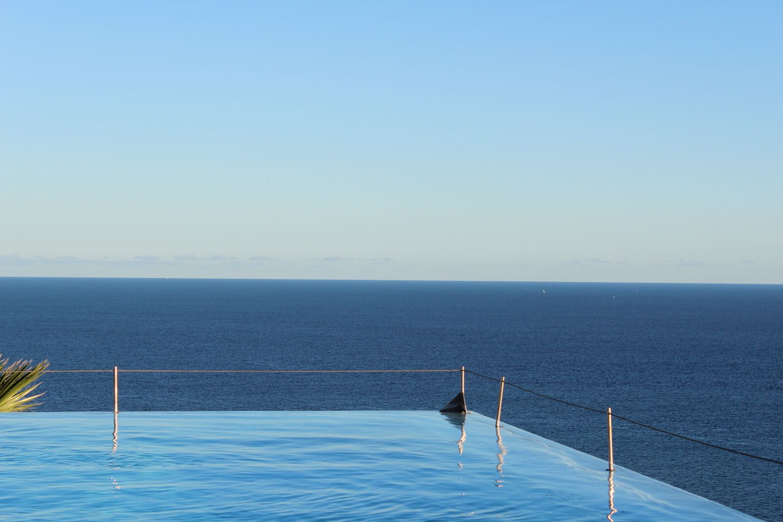 Canon EOS 600D (Rebel EOS T3i / EOS Kiss X5) sample photo. Infinity, pool, sky photography