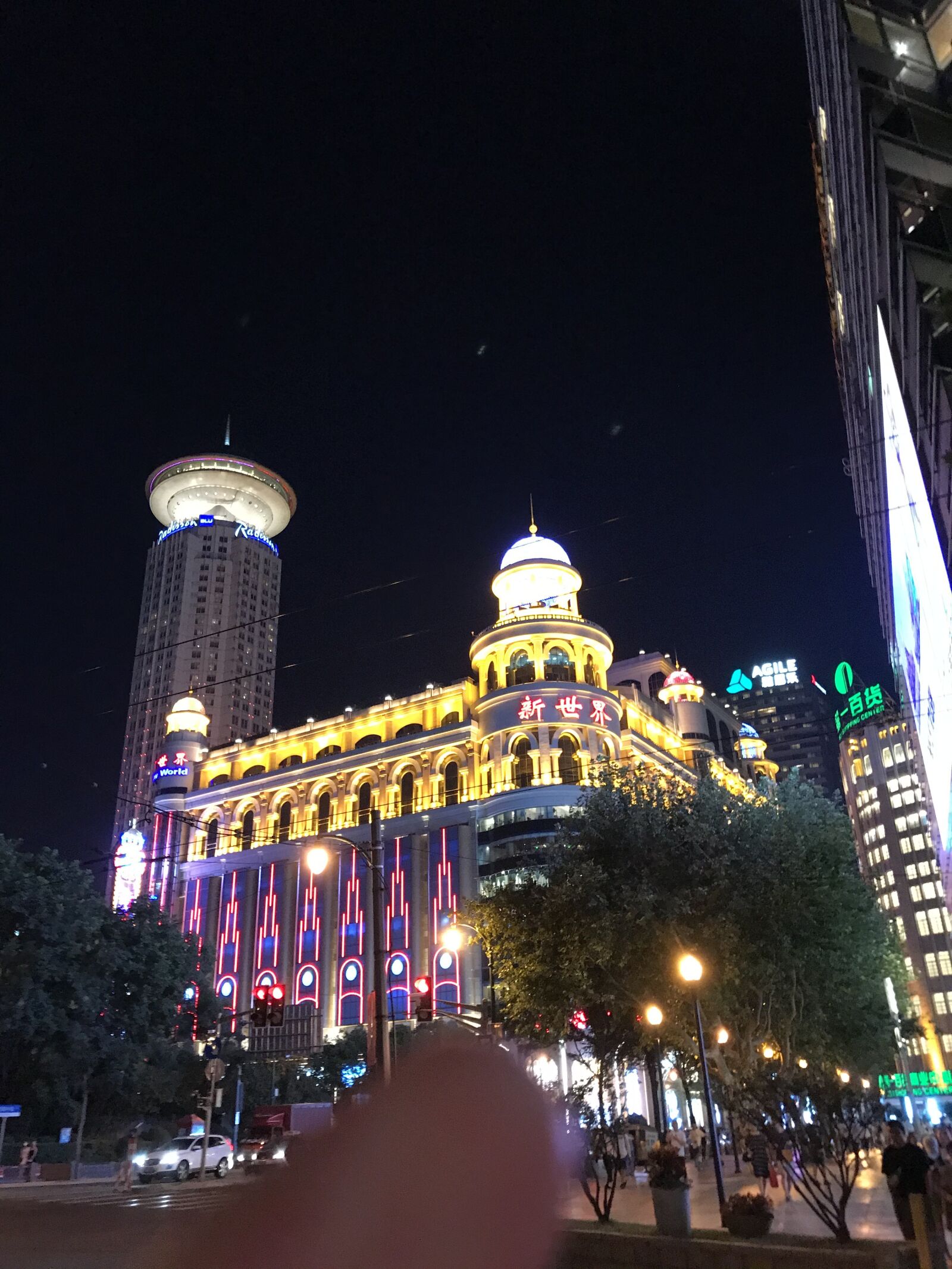 iPhone 7 Plus back dual camera 3.99mm f/1.8 sample photo. People's square, night, shanghai photography