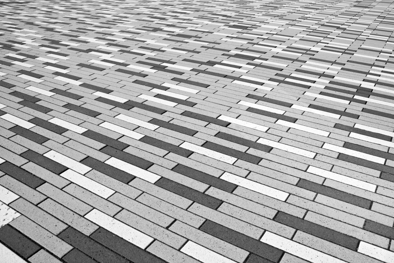 Canon EOS 400D (EOS Digital Rebel XTi / EOS Kiss Digital X) sample photo. Floor, paving stones, colorful photography