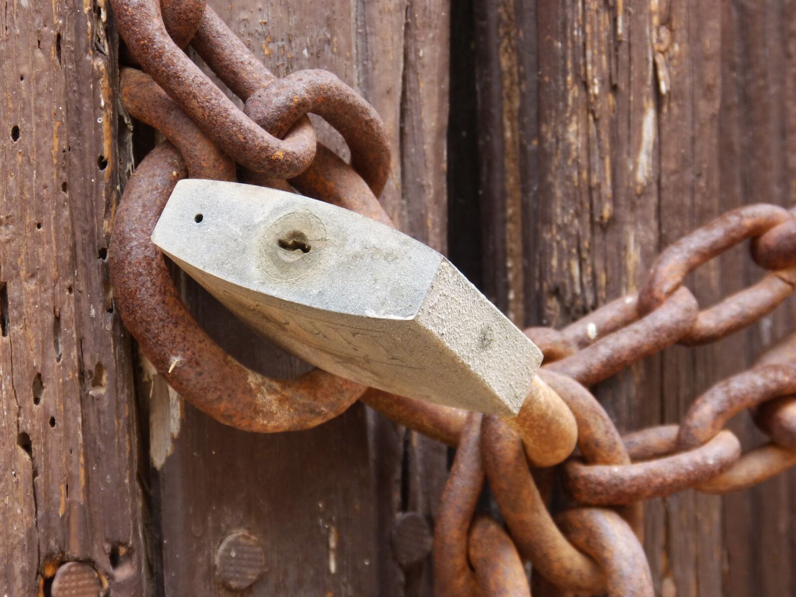 Panasonic DMC-FZ62 sample photo. Closed, padlock, string photography