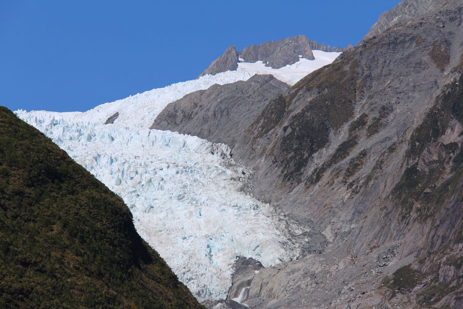 Canon EF-S 18-200mm F3.5-5.6 IS sample photo. Ice, glacier, cold photography