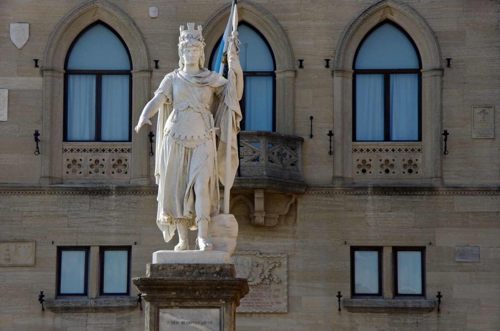 Pentax K-5 sample photo. San-marino, republic, statue photography