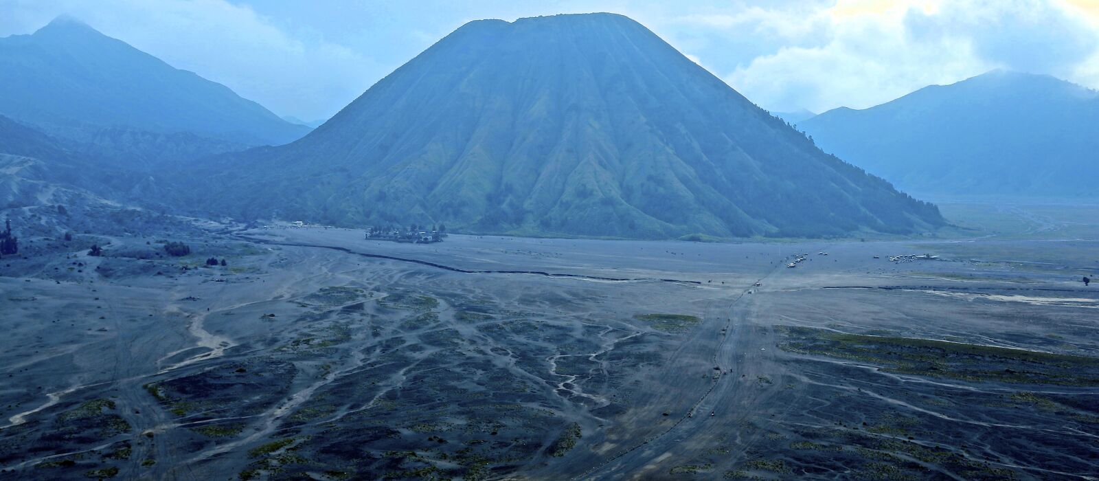 Canon EF 24-105mm F4L IS USM sample photo. Mount, bromo photography