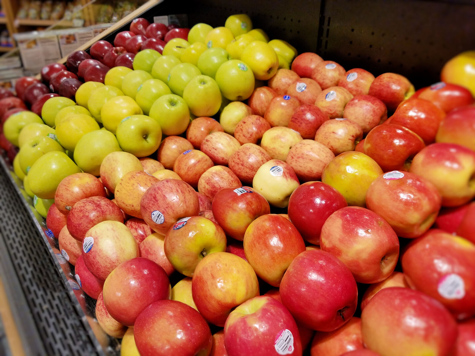 Samsung Galaxy S7 sample photo. Apples, fruit, fruit, stand photography