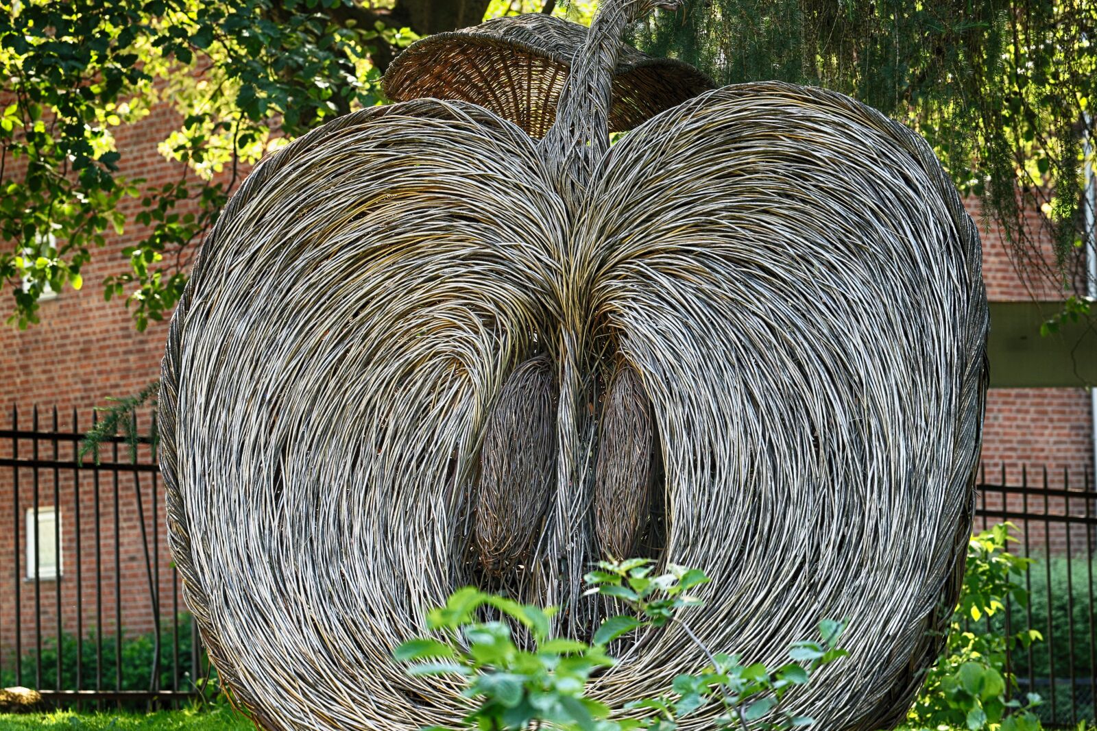 Canon EOS 7D Mark II sample photo. Sculpture, apple, garden photography