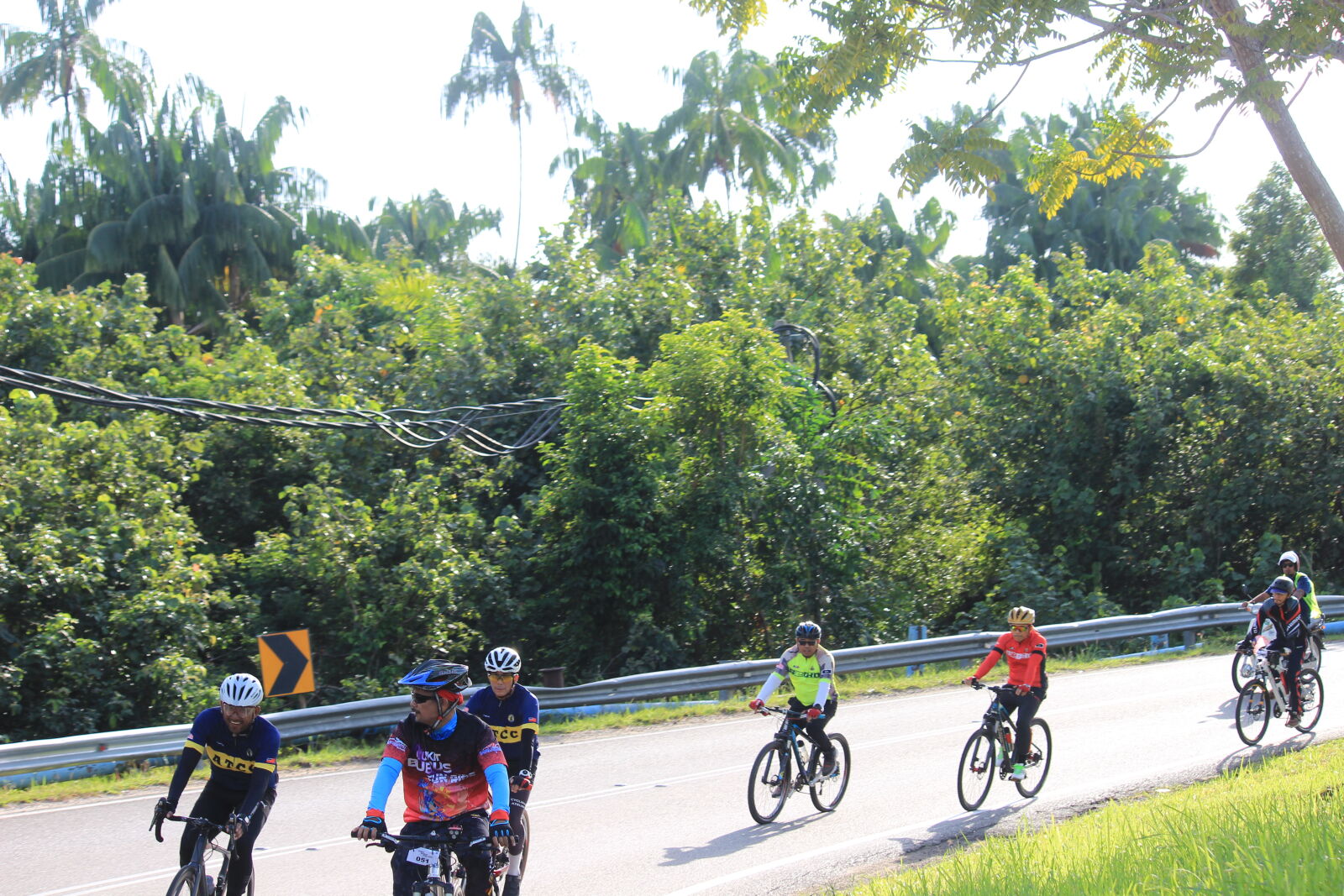 Canon EOS 600D (Rebel EOS T3i / EOS Kiss X5) + Canon EF-S 55-250mm F4-5.6 IS sample photo. Bukit bubus fun rider photography