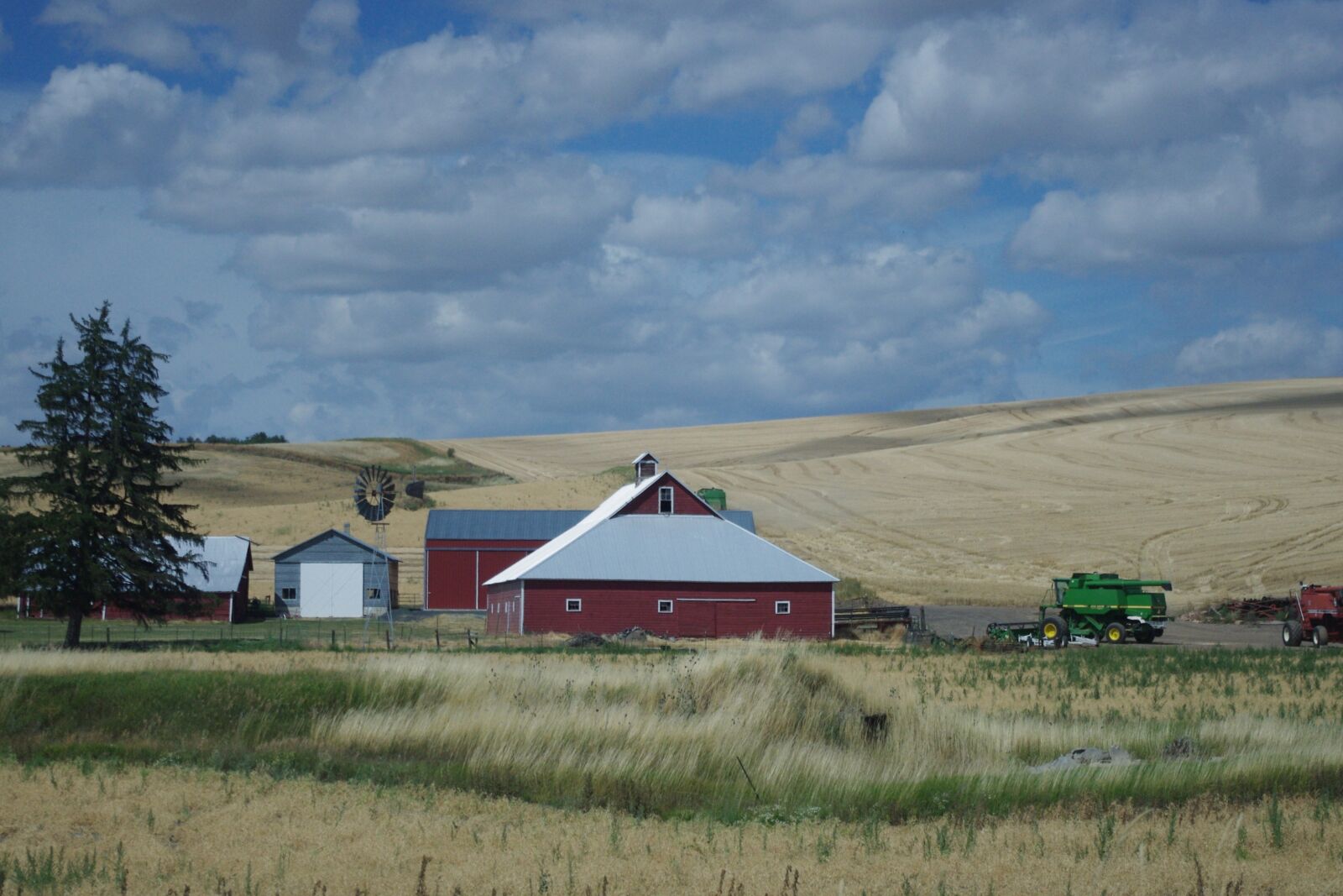 Pentax K-x sample photo. Barn, red, field photography