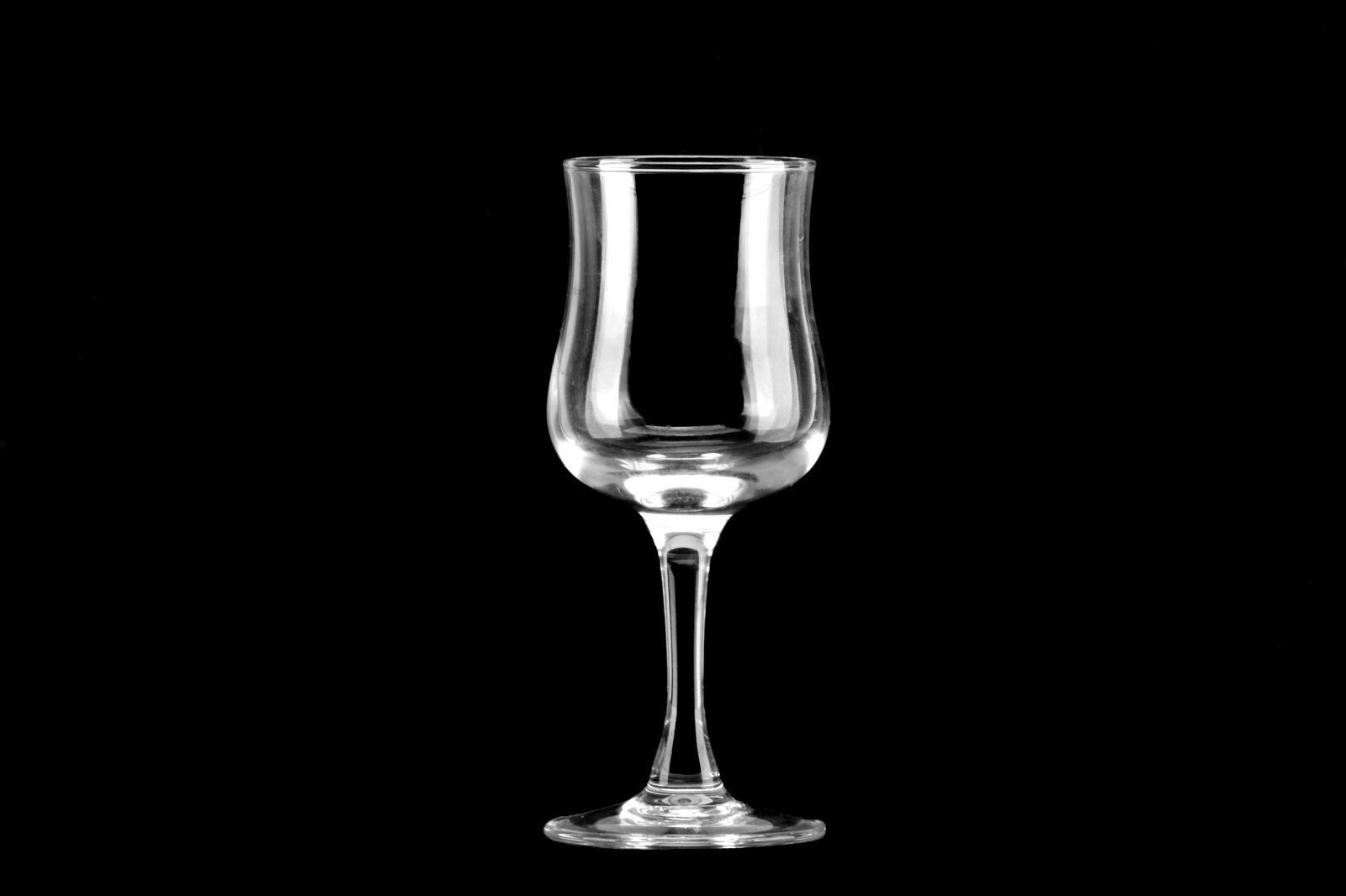 Nikon D7000 sample photo. Glass, black background, white photography