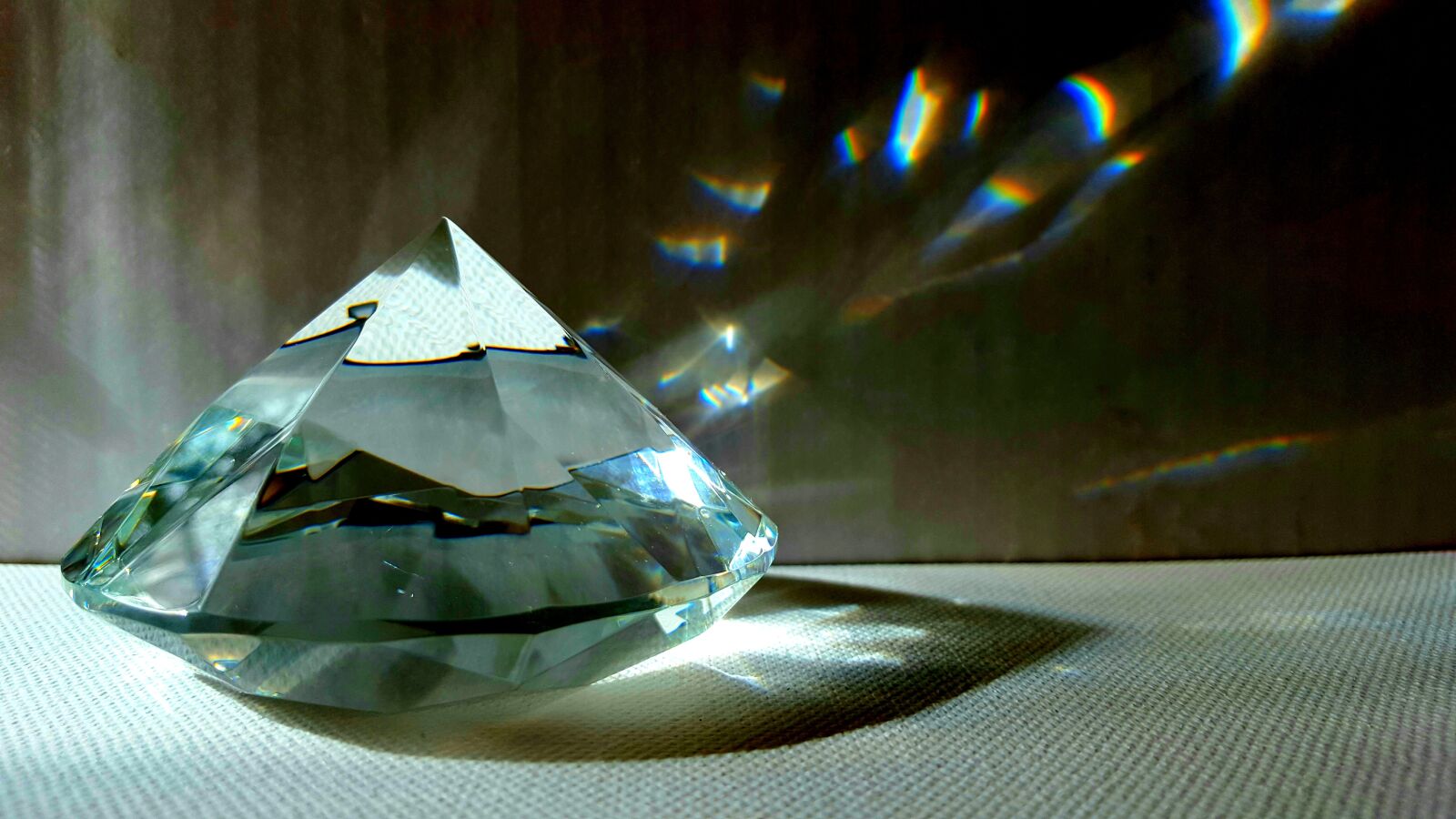 Samsung Galaxy S6 sample photo. Diamond, geometric, light photography