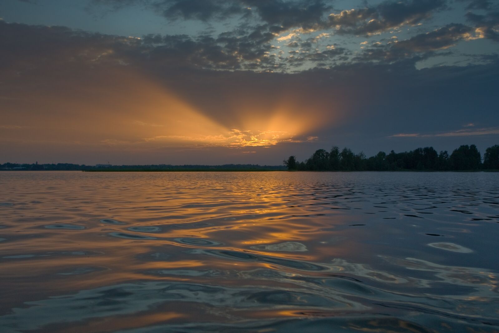 Canon EOS 450D (EOS Rebel XSi / EOS Kiss X2) sample photo. Lake, light, sunset photography