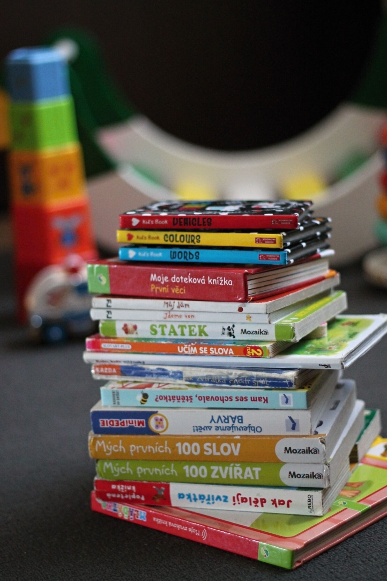 Canon EOS 1100D (EOS Rebel T3 / EOS Kiss X50) + Canon EF 50mm F1.8 II sample photo. Children, toys, books photography