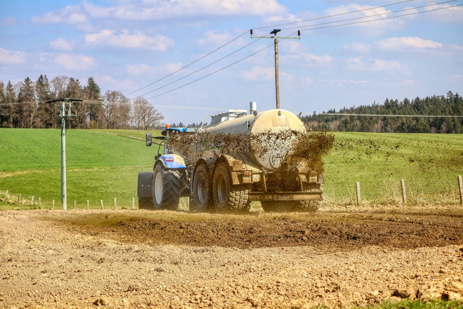 Canon EOS 80D sample photo. Tractor, gülle, fertilization photography