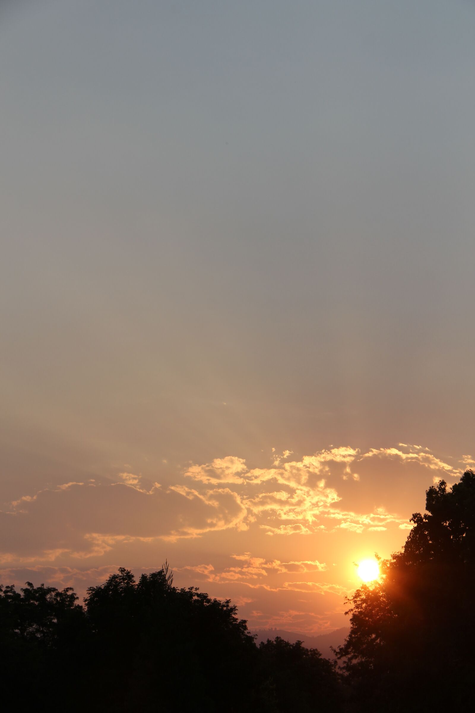 Canon EF-S 18-200mm F3.5-5.6 IS sample photo. Sunrise, landscape, sky photography