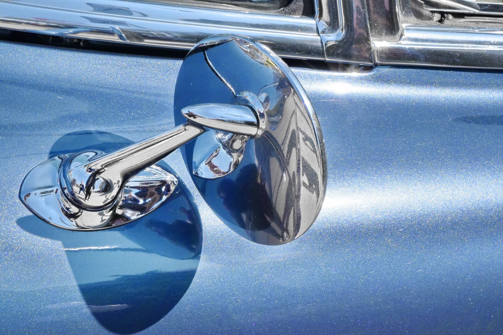 Nikon D5500 sample photo. Blue, chromatin, mirror, reflection photography