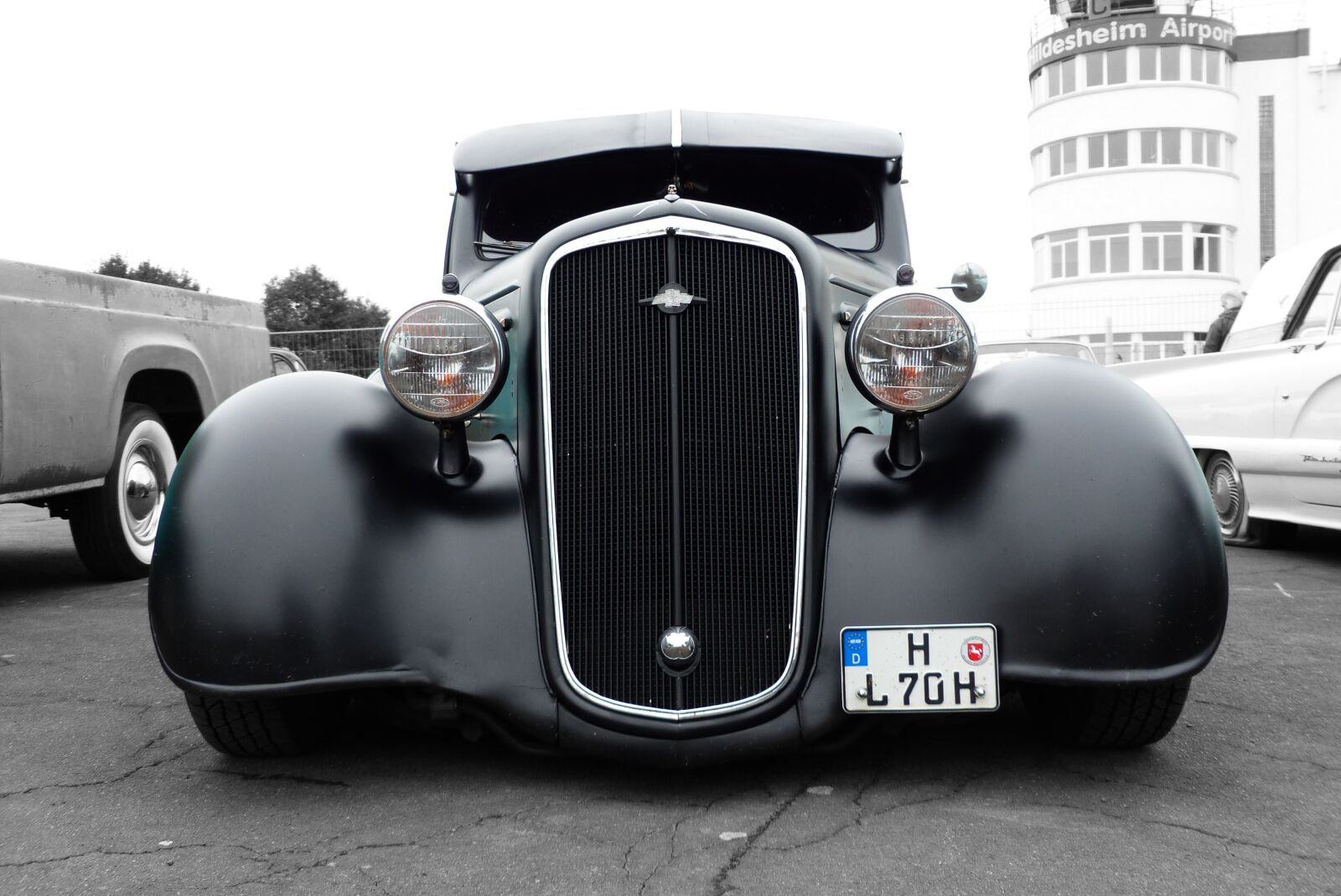 Panasonic Lumix DMC-FZ200 sample photo. Oldtimer, auto, black photography
