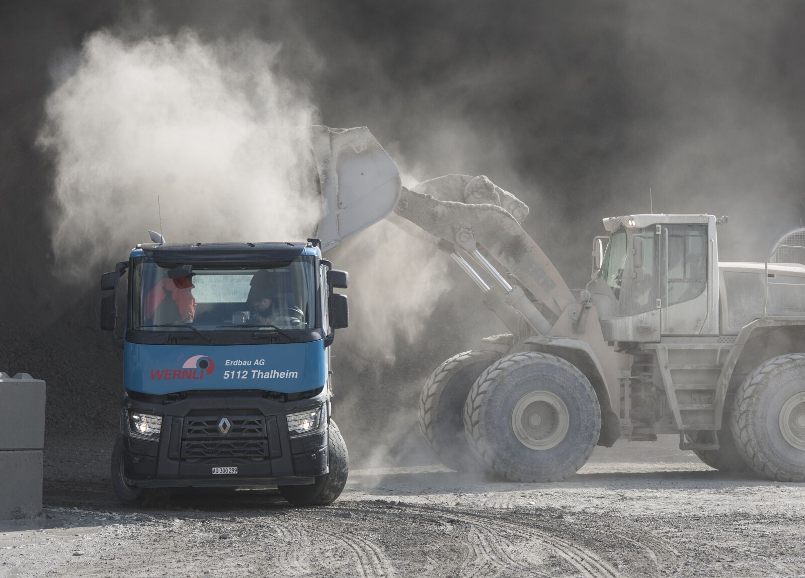 Nikon D3X sample photo. Truck, wheel loader, pneulader photography