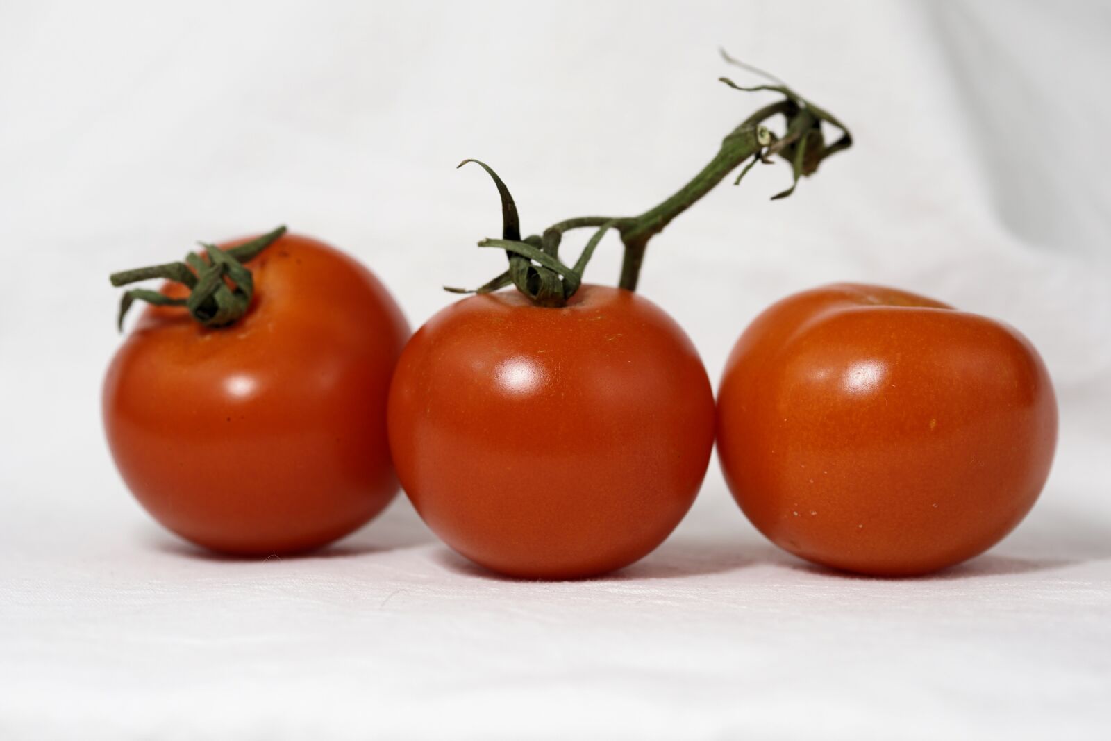 Sony a6000 + E 60mm F2.8 sample photo. Tomatoes, vegetables, food photography