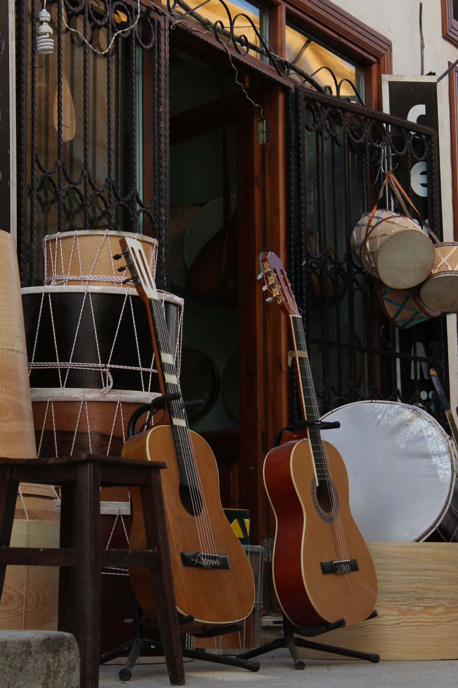 Canon EOS 1100D (EOS Rebel T3 / EOS Kiss X50) sample photo. Guitar, drum, shop photography