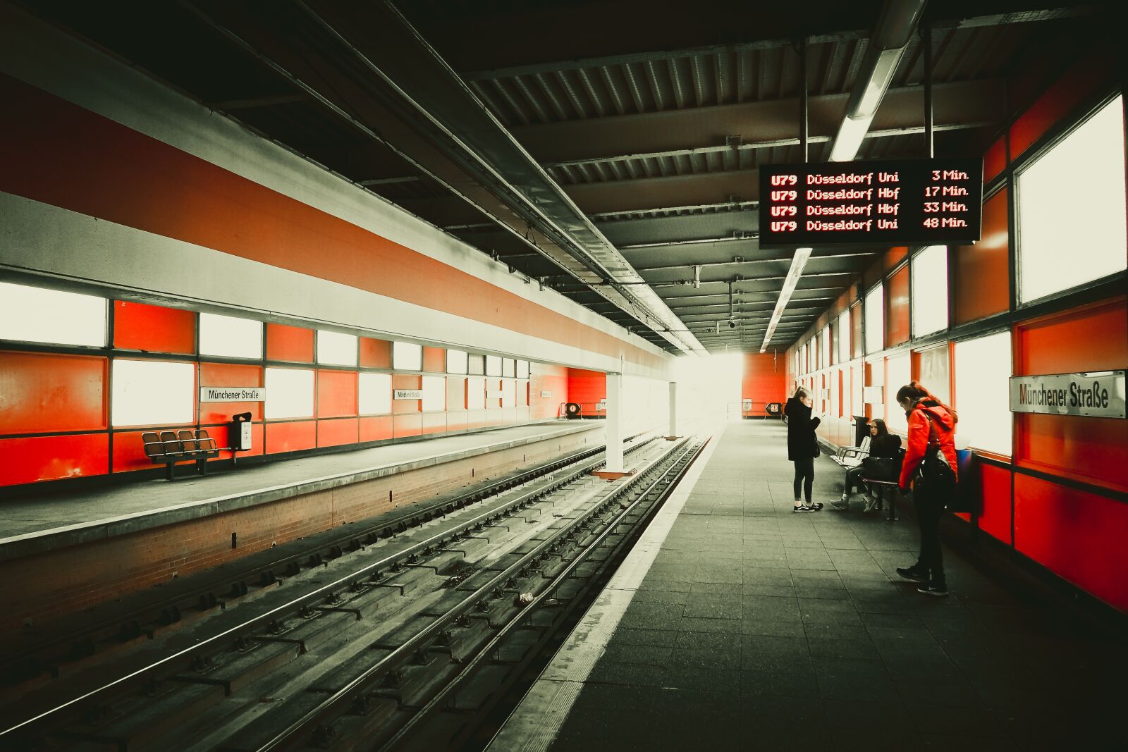 Olympus OM-D E-M10 sample photo. Railway station, platform, architecture photography