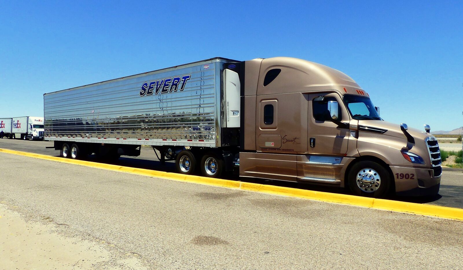 Panasonic Lumix DMC-FZ200 sample photo. Truck, american, transport photography